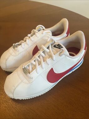 Nike Cortez ‘72 White Sneakers with Red Swoosh Size 6 Youth or Women’s Size 7